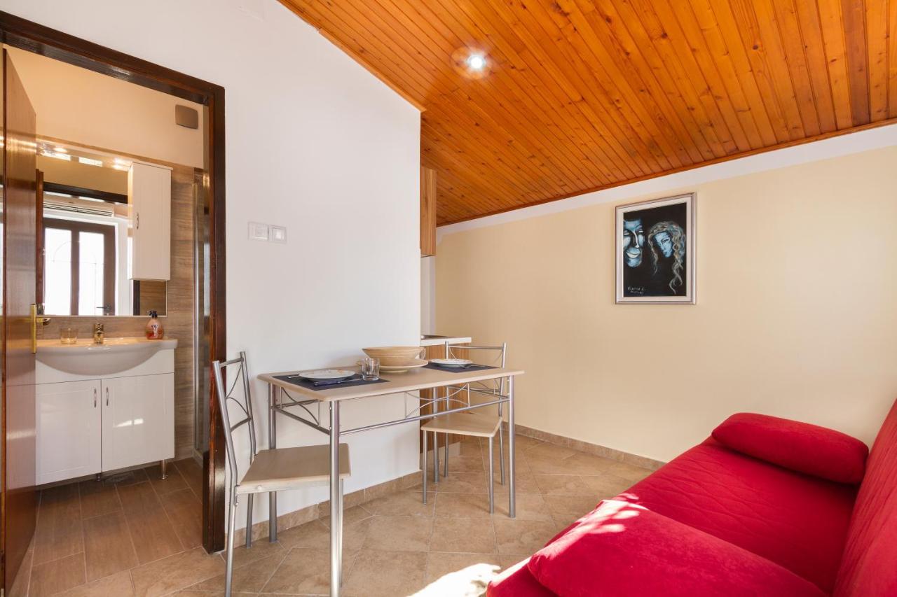Weis Apartments 로비니 외부 사진